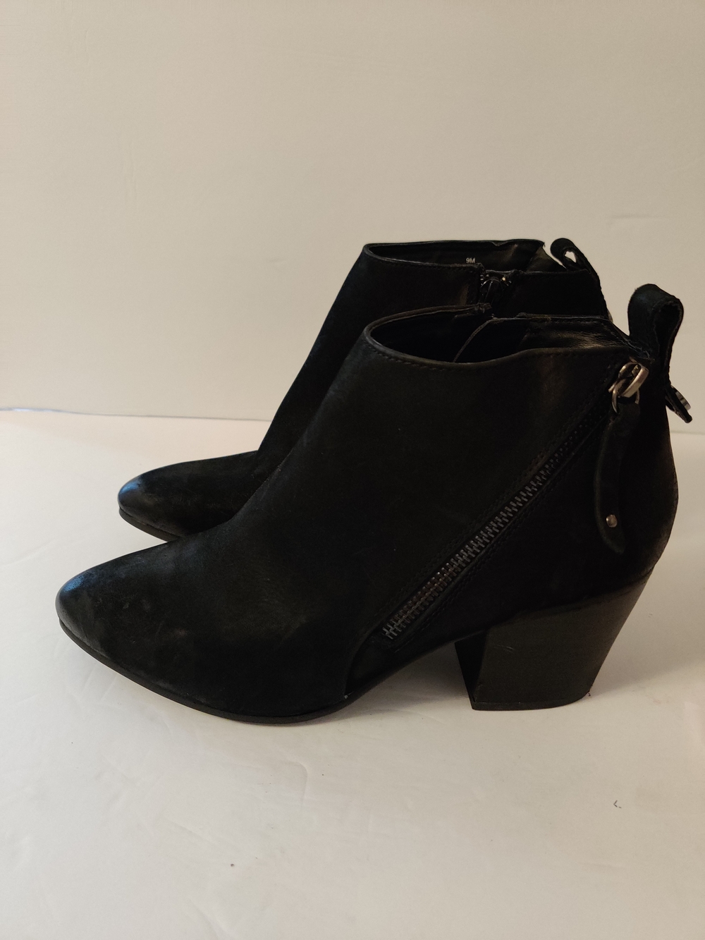Steve Madden Black Suede Pointed Toe Ankle Booties 9